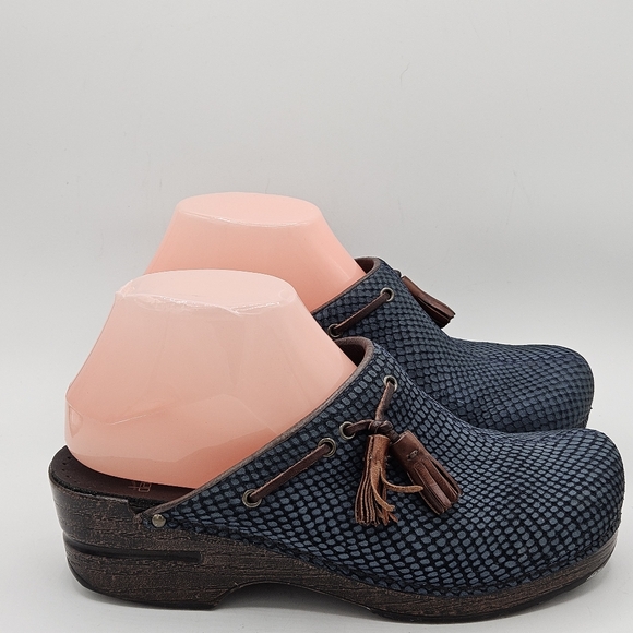 Dansko blue suede grid w/tassels classic clog shoes size 38 US size 7.5/ 8 htf - Picture 16 of 16